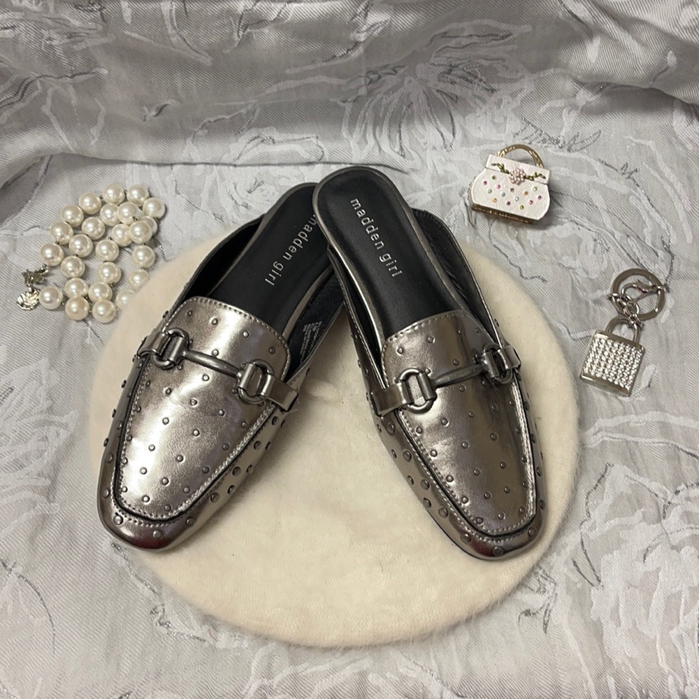 🆕 | Sleek & Sassy | Pewter Metallic Studded Mules | MILOO